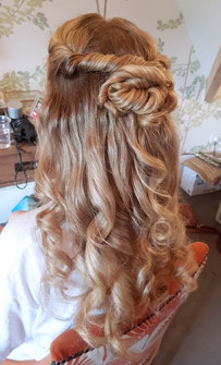 Knotted curly down do wedding hair