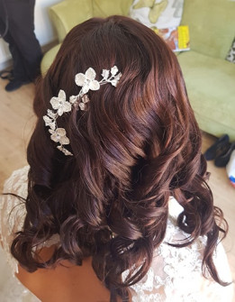 Wavy curled wedding hair