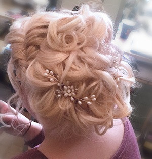 lisa larner-absolutely-flawless-hair-stylist messy up do for blonde hair